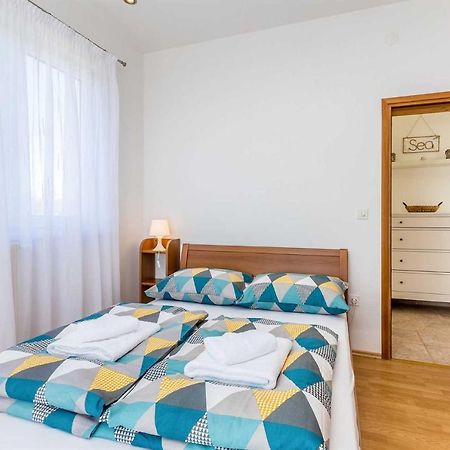 Holiday Home Olive Garden Brzac Экстерьер фото