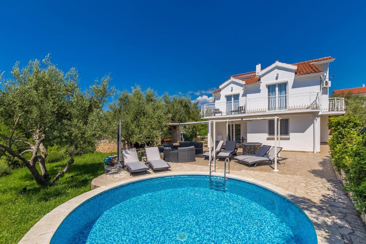 Holiday Home Olive Garden Brzac Экстерьер фото