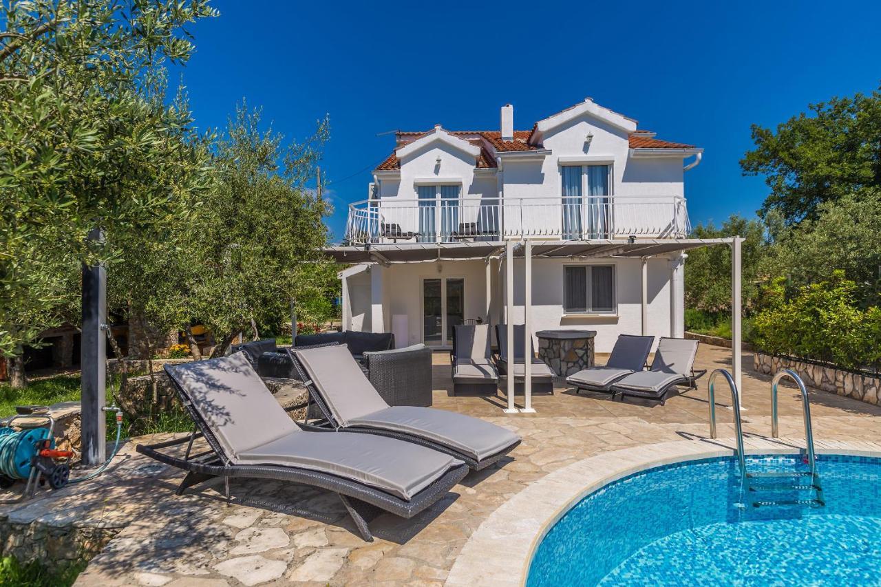 Holiday Home Olive Garden Brzac Экстерьер фото