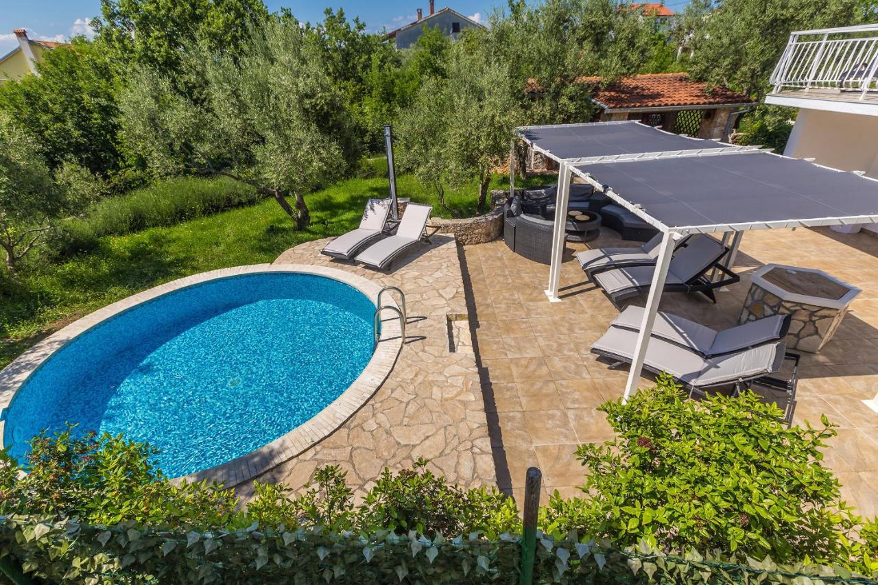 Holiday Home Olive Garden Brzac Экстерьер фото