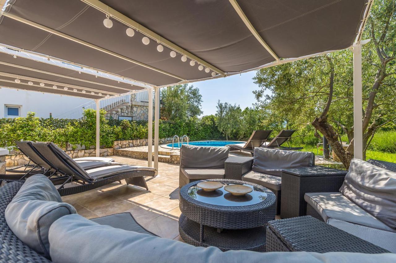 Holiday Home Olive Garden Brzac Экстерьер фото