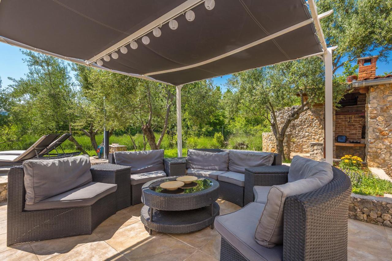 Holiday Home Olive Garden Brzac Экстерьер фото