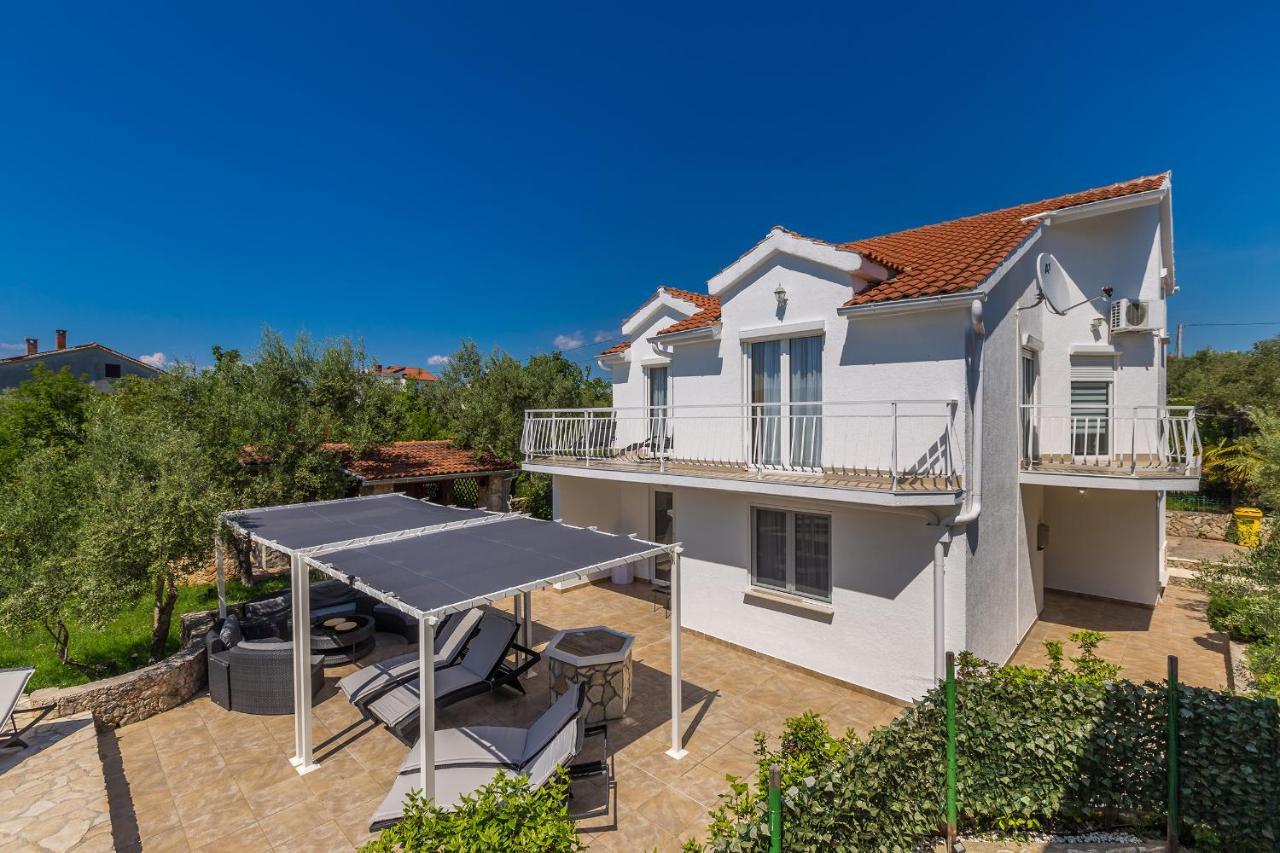 Holiday Home Olive Garden Brzac Экстерьер фото