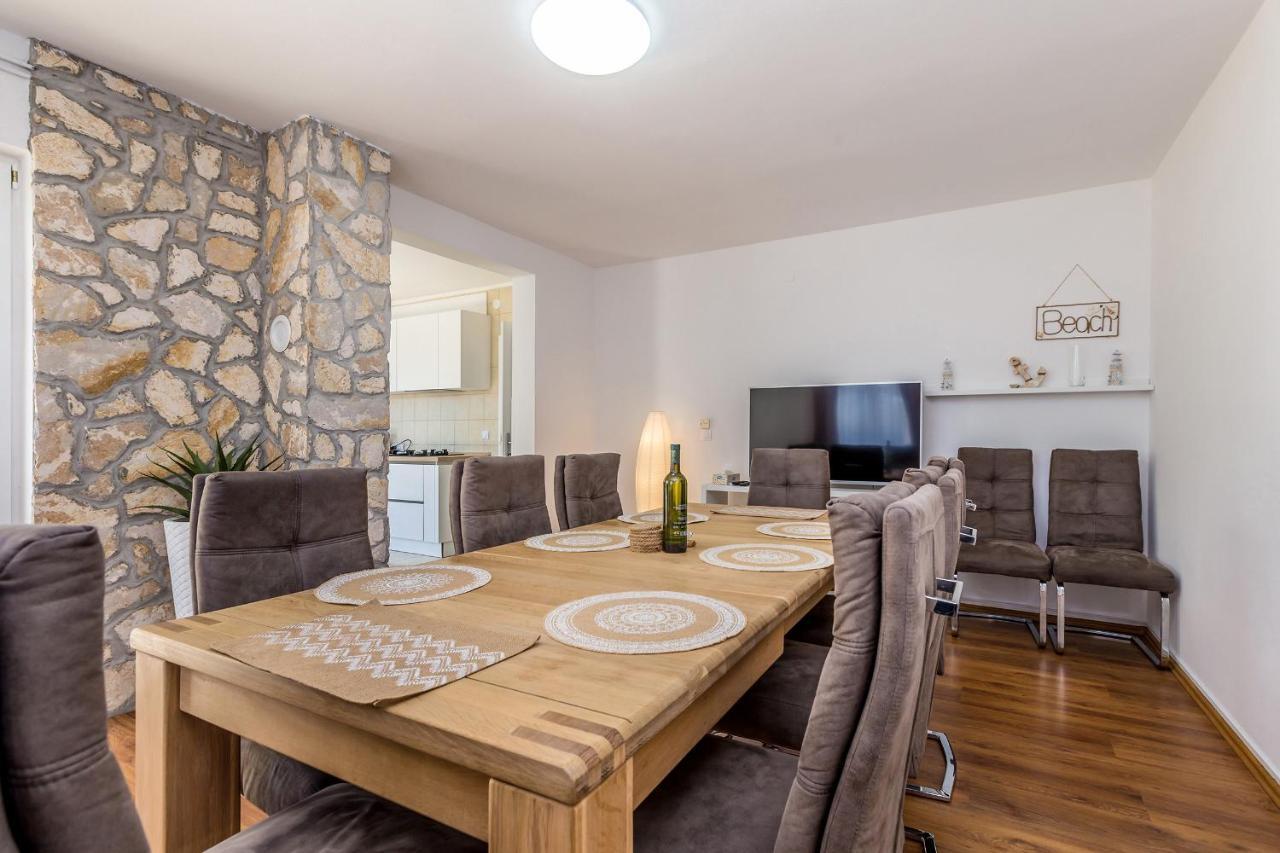 Holiday Home Olive Garden Brzac Экстерьер фото
