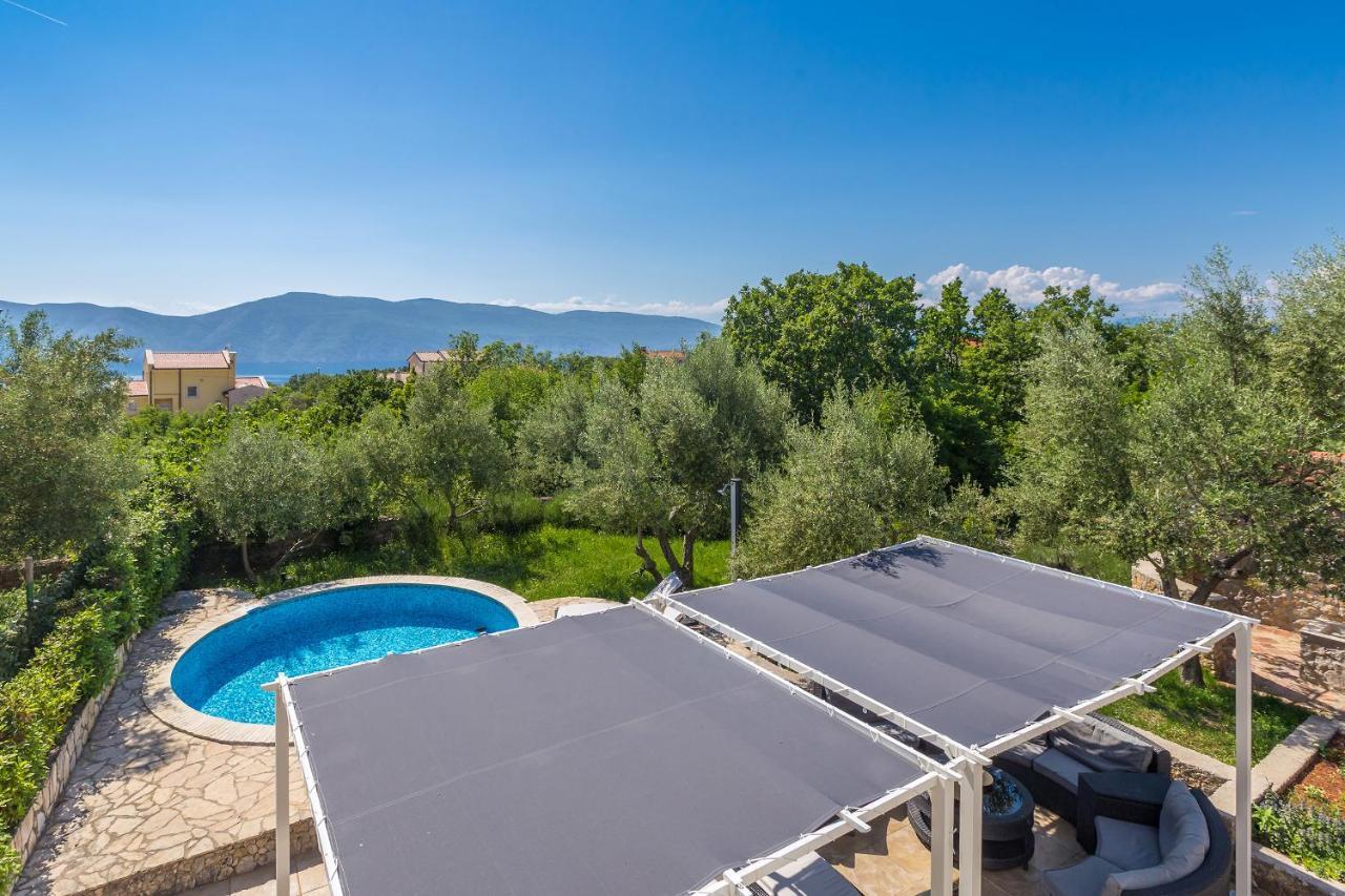 Holiday Home Olive Garden Brzac Экстерьер фото