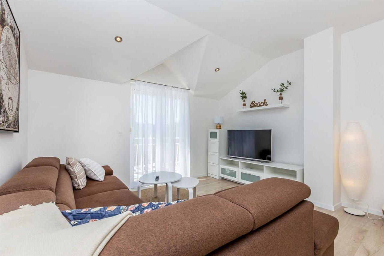 Holiday Home Olive Garden Brzac Экстерьер фото