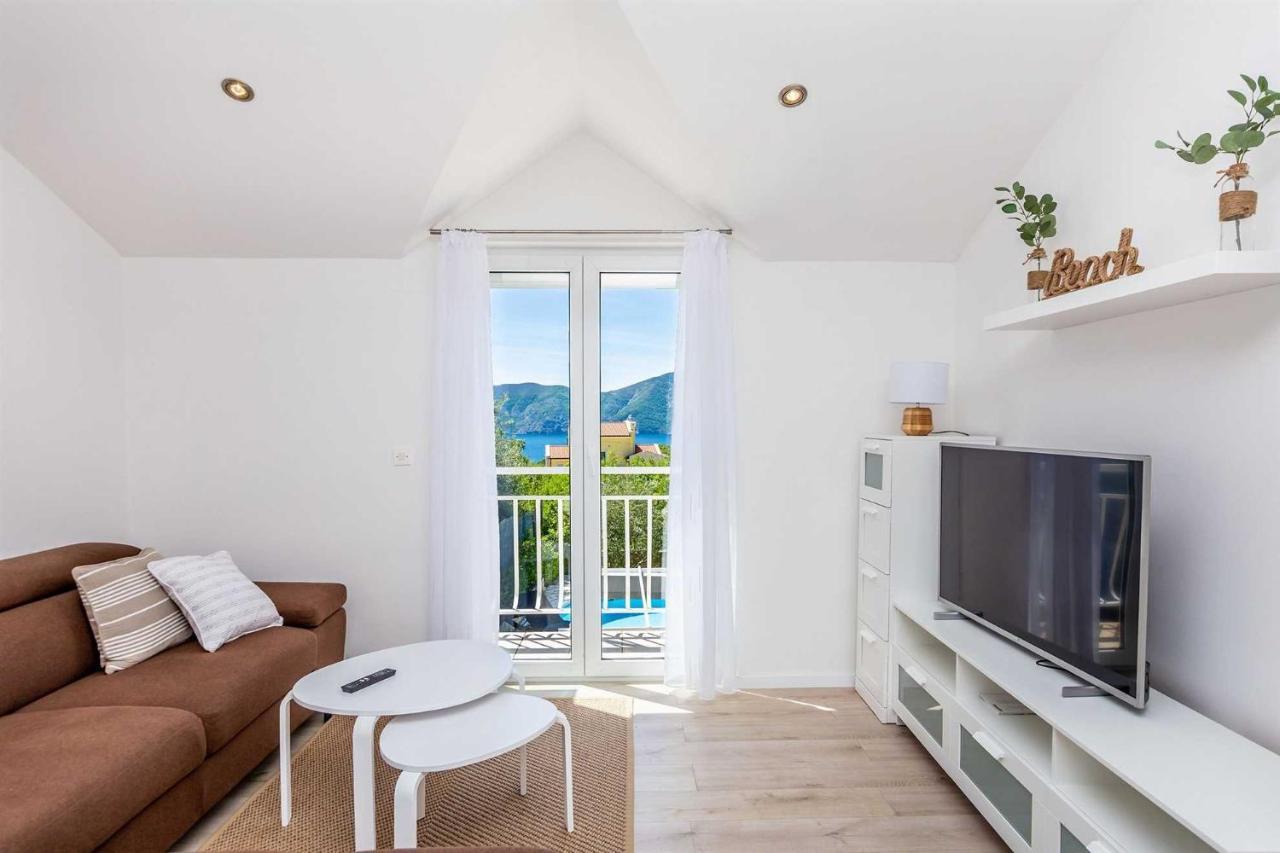 Holiday Home Olive Garden Brzac Экстерьер фото
