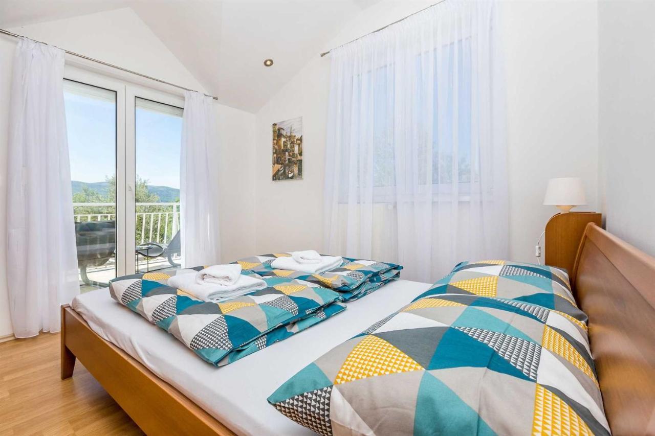 Holiday Home Olive Garden Brzac Экстерьер фото