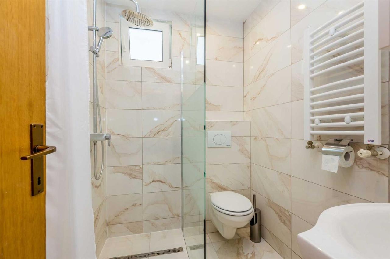 Holiday Home Olive Garden Brzac Экстерьер фото