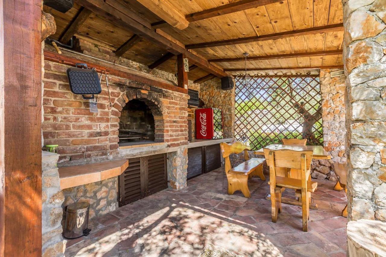 Holiday Home Olive Garden Brzac Экстерьер фото