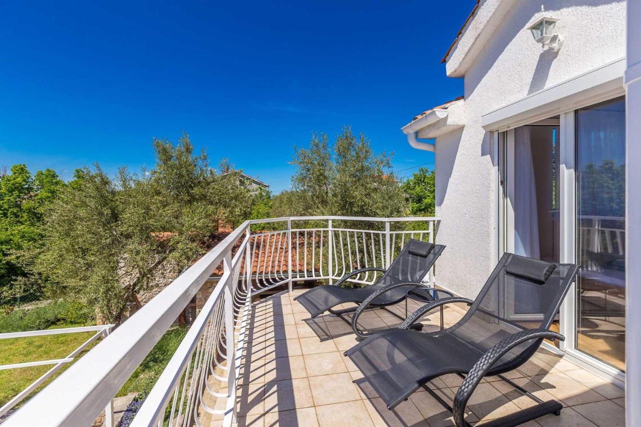 Holiday Home Olive Garden Brzac Экстерьер фото