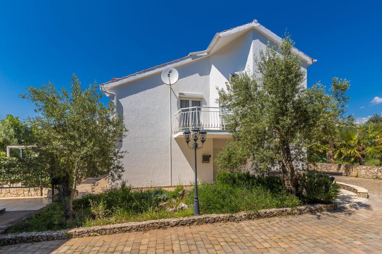 Holiday Home Olive Garden Brzac Экстерьер фото
