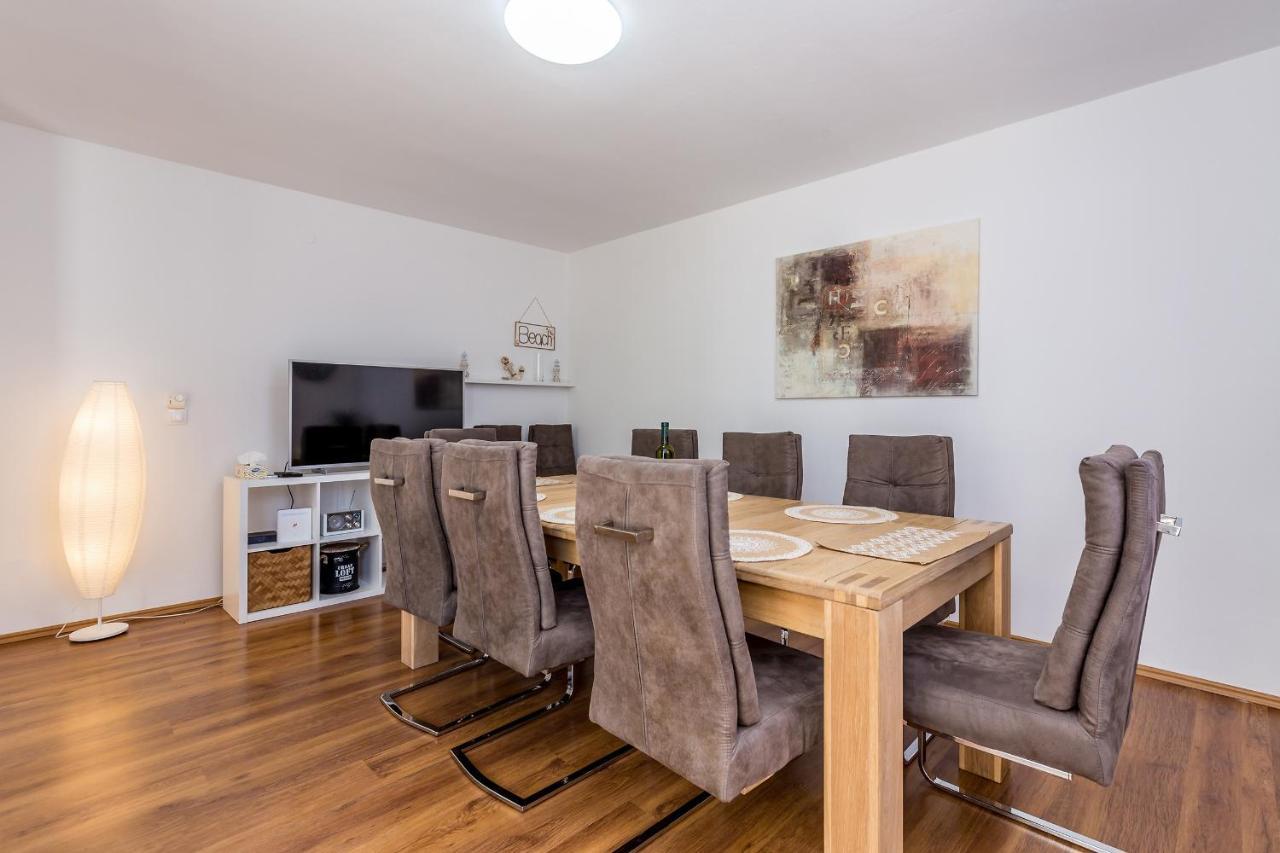 Holiday Home Olive Garden Brzac Экстерьер фото