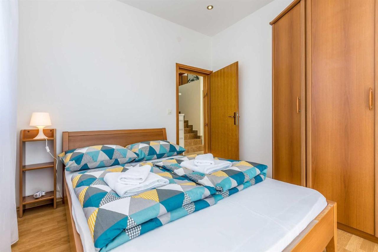 Holiday Home Olive Garden Brzac Экстерьер фото