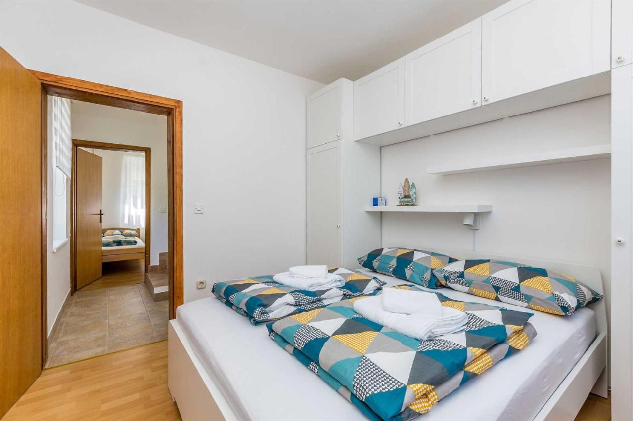 Holiday Home Olive Garden Brzac Экстерьер фото