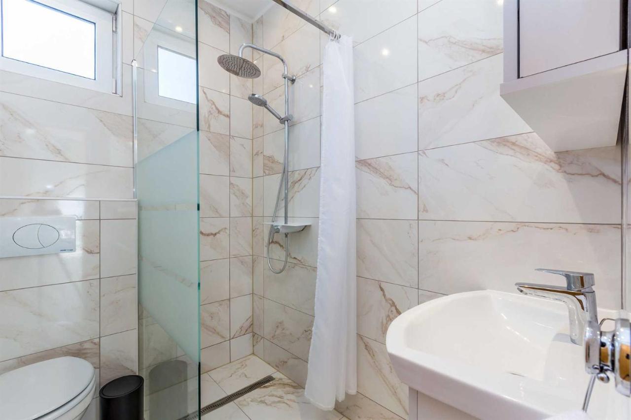 Holiday Home Olive Garden Brzac Экстерьер фото