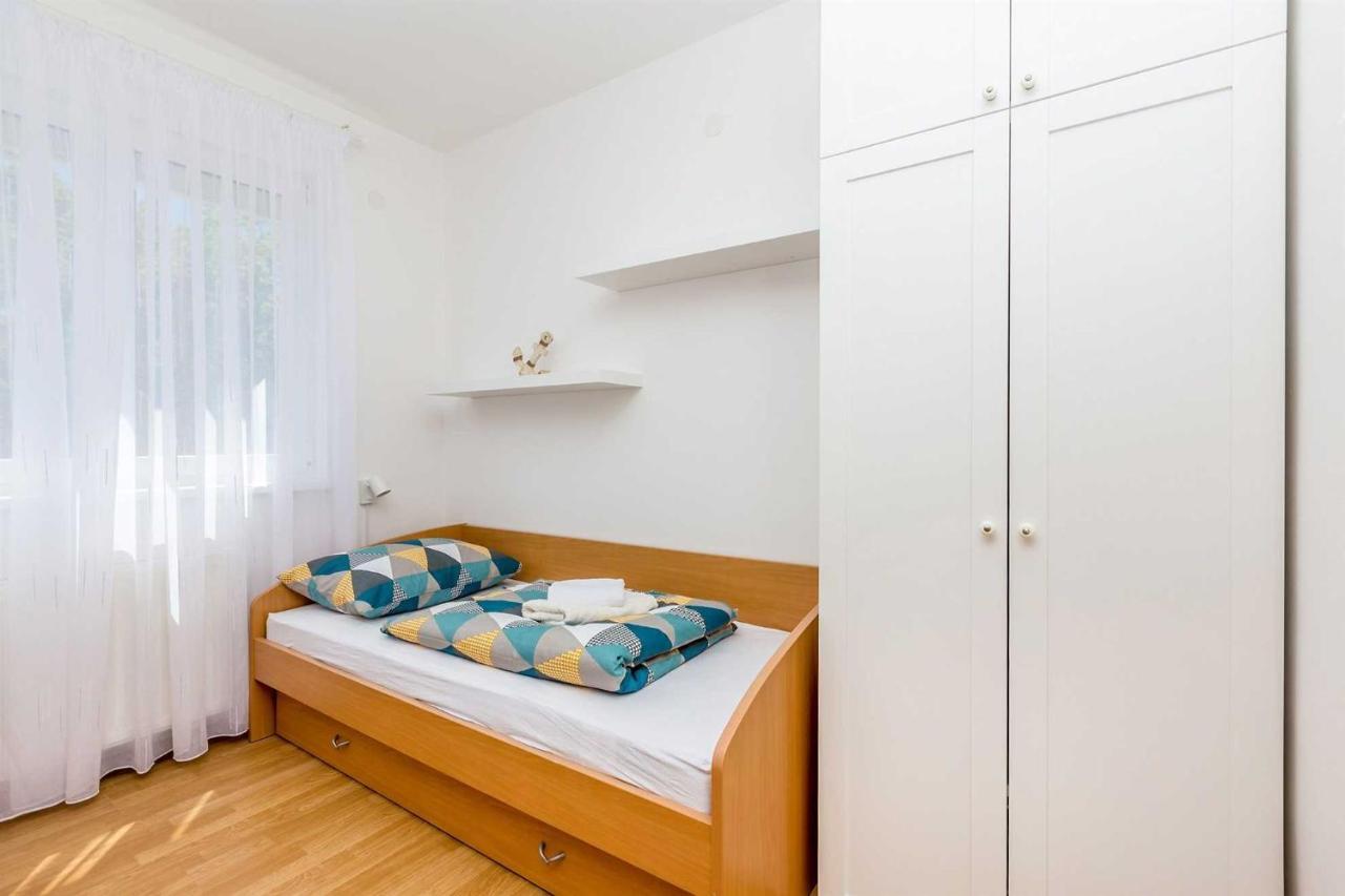 Holiday Home Olive Garden Brzac Экстерьер фото