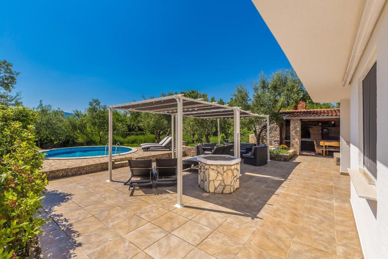 Holiday Home Olive Garden Brzac Экстерьер фото